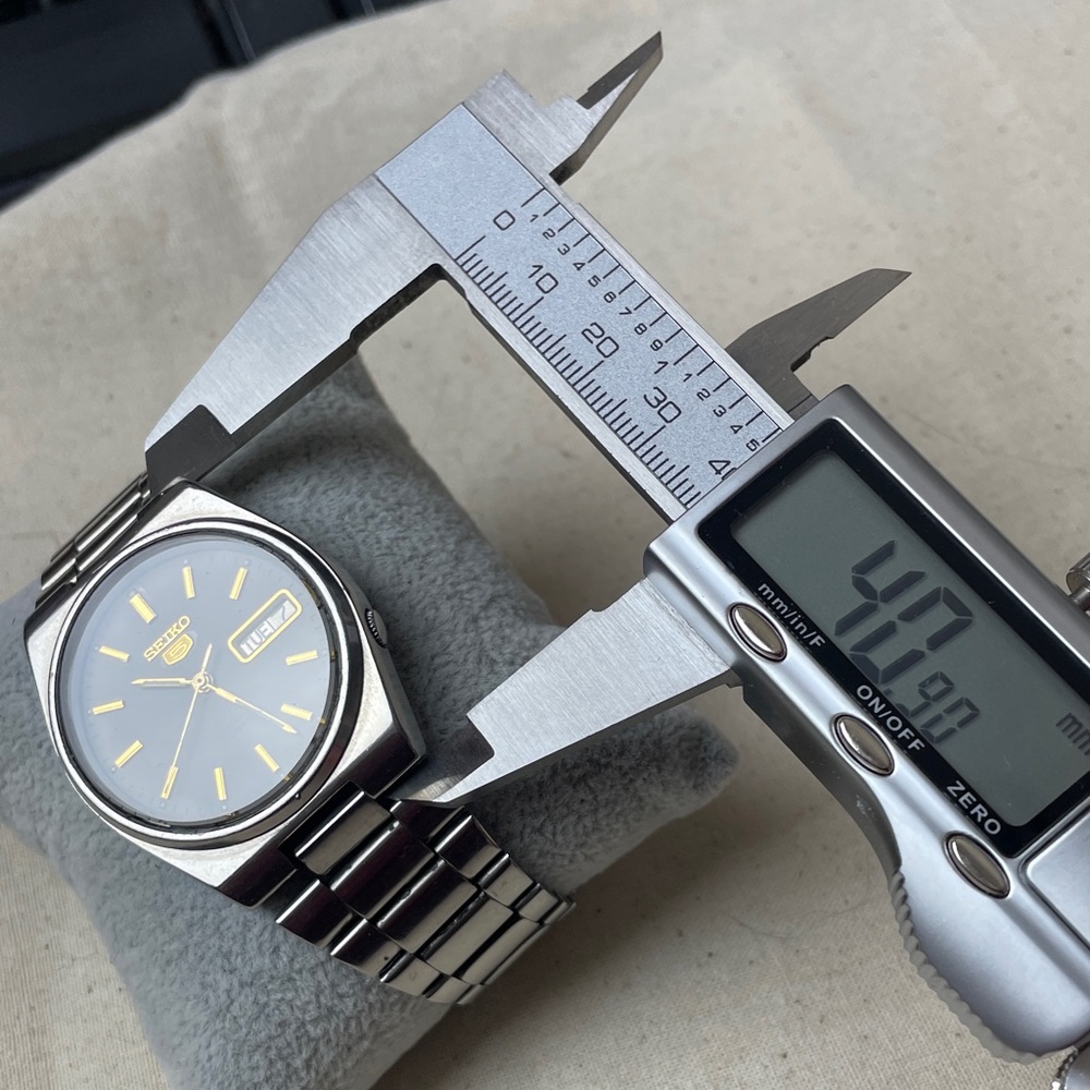 Seiko 5 Men’s Automatic Watch Gray Dial 37mm - Picture 9 of 11